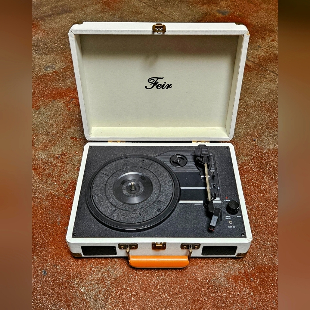 VINTAGE FAiR PORTABLE 3 SPEED TURNTABLE RECORDPLAYER SUITCASE